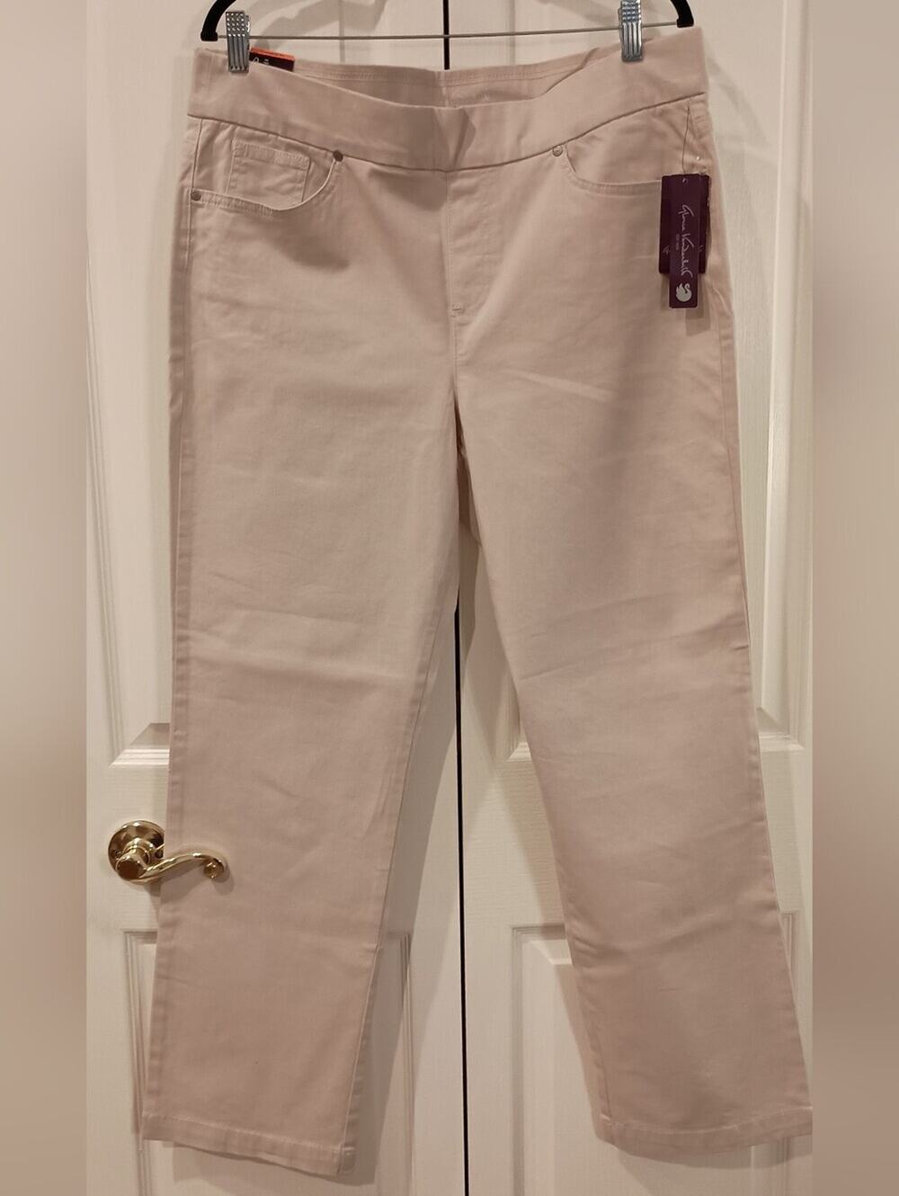 Gloria Vanderbilt Straight Leg Jeans in Light Beige